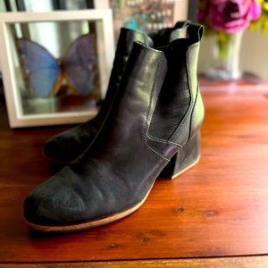 EUC Kork-Ease Black Booties!